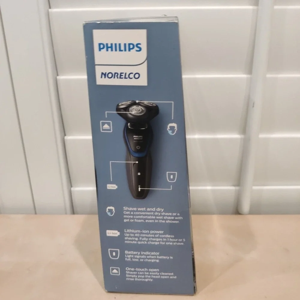 Philips Norelco Shaver 5300 Rechargeable Wet & Dry Shaver S5203/81 BRAND NEW NIB